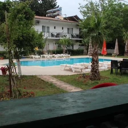 Guemues Otel Bed & Breakfast *